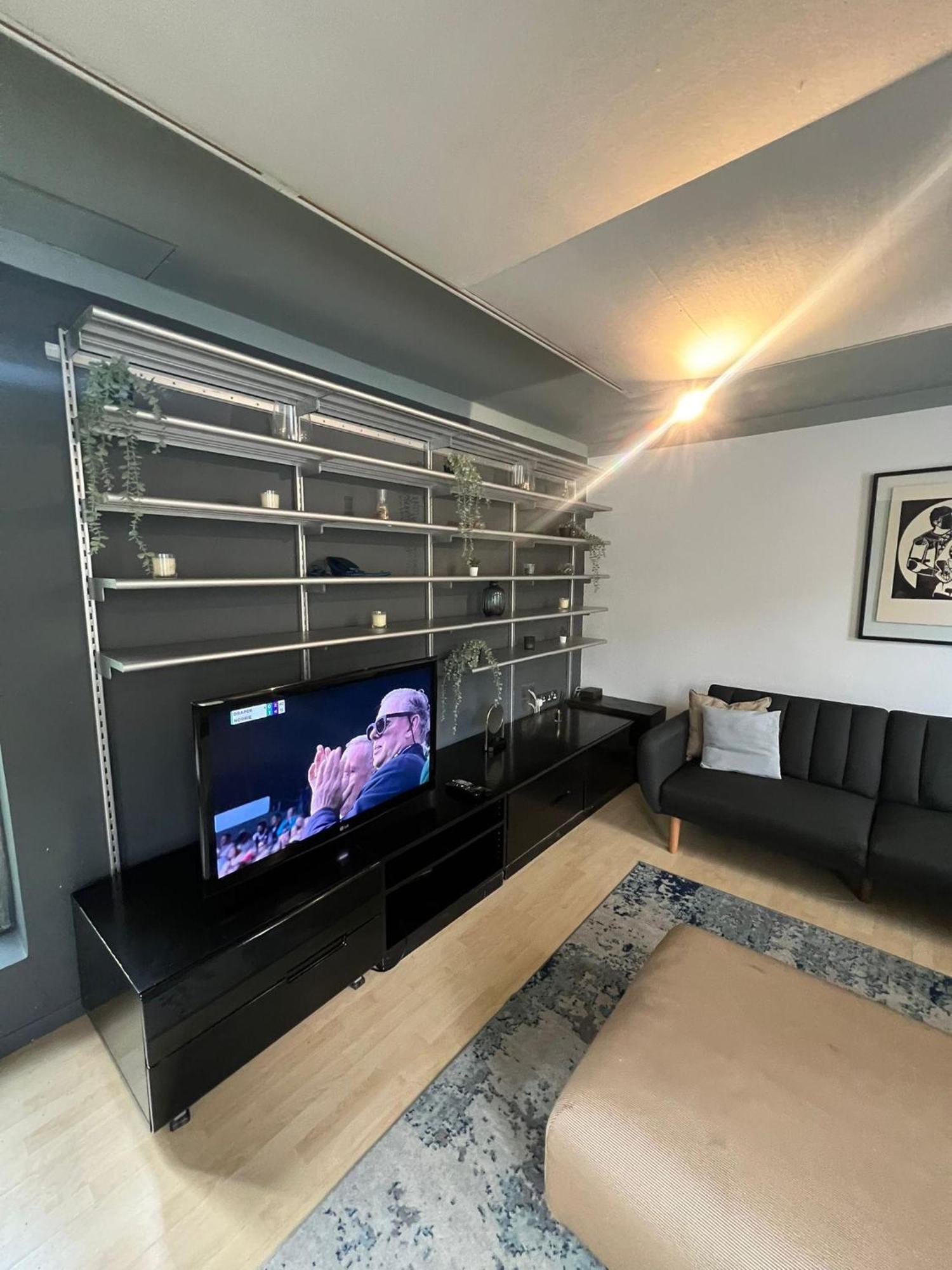 One Bed House In Camden Town Villa Londra Exterior foto